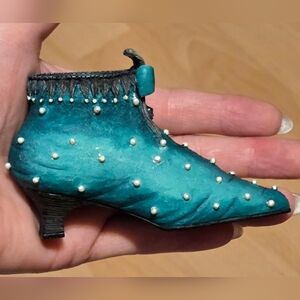 Willow Hall Age of Elegance Pearled Velvet Mini Shoe 4"